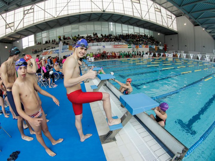 El equipo AXA de promesas paralímpicas de natación renueva hasta tokio 2020