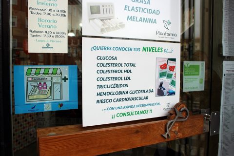 Las farmacias de Jaén lucirán pictogramas para ser identificadas por personas con autismo